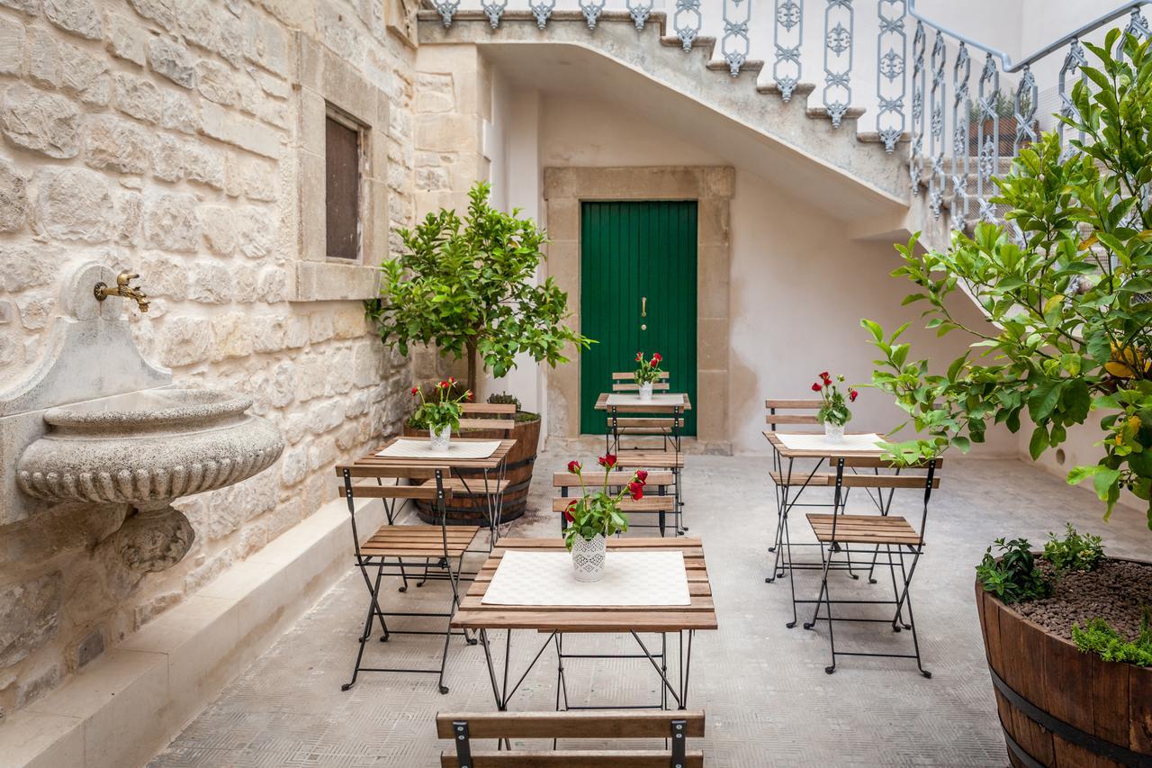 Palazzo Montalbano Panzió Scicli Kültér fotó